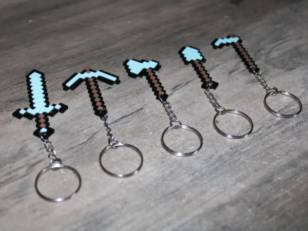 Porte-Clés Minecraft Sword & Pickaxe - Collection de Mini-Armes Pixelisées pour Fans de Gaming – Image 3
