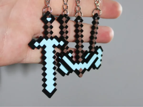 Porte-Clés Minecraft Sword & Pickaxe - Collection de Mini-Armes Pixelisées pour Fans de Gaming