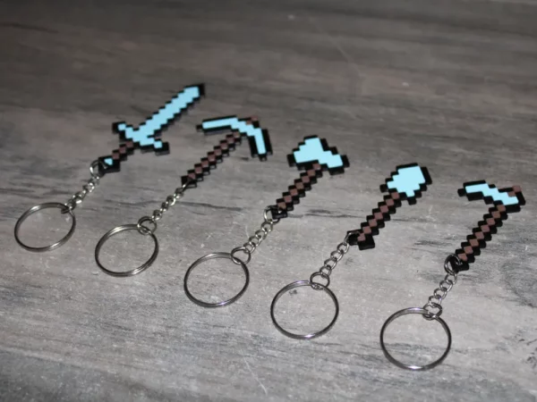 Porte-Clés Minecraft Sword & Pickaxe - Collection de Mini-Armes Pixelisées pour Fans de Gaming – Image 2