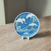 Disque Décoratif Artistique avec Support - Vagues Japonaises